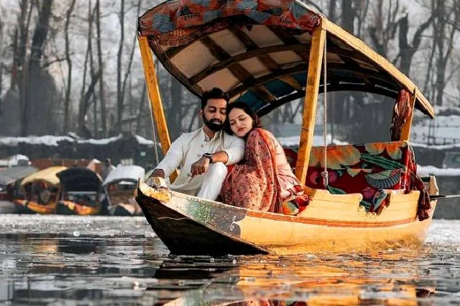 Romantic Escape to Kashmir | Peaks, Valleys & Meadows - slide 2