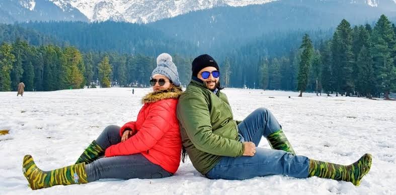 Romantic Escape to Kashmir | Peaks, Valleys & Meadows - slide 4