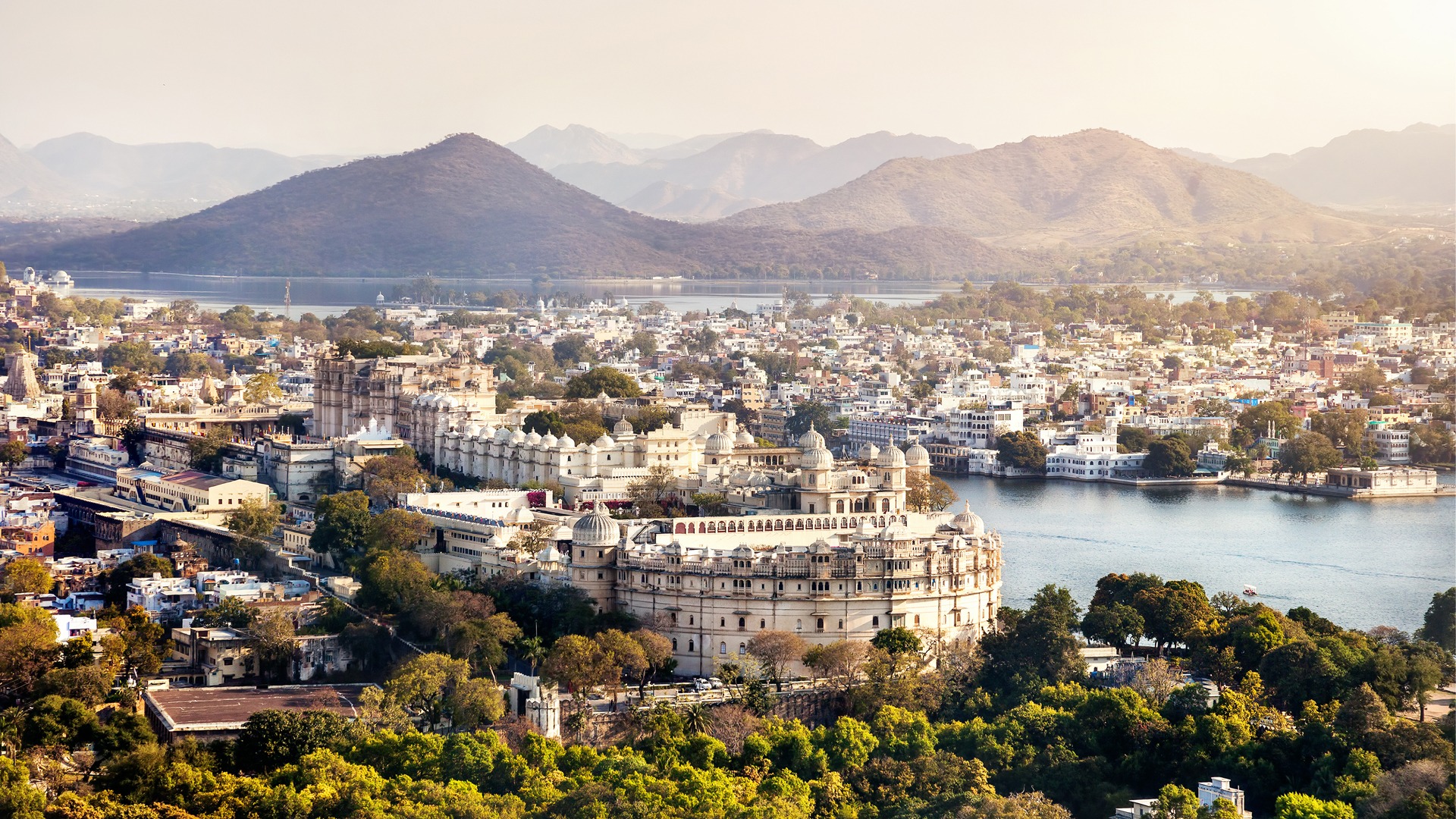 Udaipur Mount Abu Romantic Rajasthan - slide 2