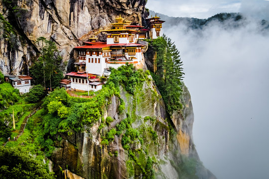 Bhutan Land of Thunder Dragon - Paro & Thimphu Highlights