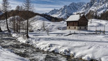 Discover Kashmir:A Complete Guide to Kashmir Tour Packages.