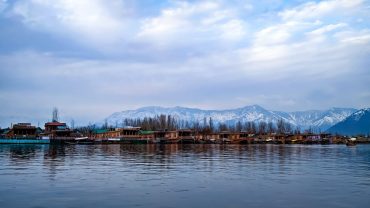 kashmir luxury boats